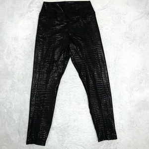 PINK VICTORIA SECRET ULTIMATE black croc detail legging, w/side pocket